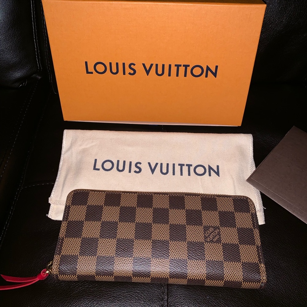 Louis Vuitton Zippy Wallet in Damier Ebene
